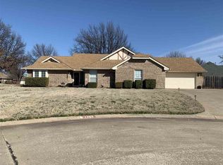 1704 Old Post Cir, Enid, OK 73703