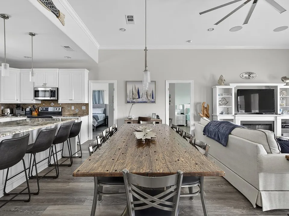 956 Biscayne #ID1560830P