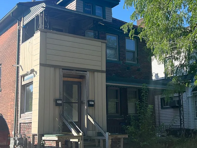 2645 W Grand St — Photo 1