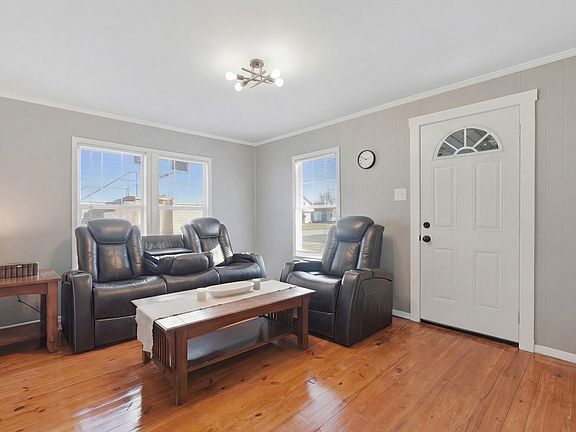 4th image of 3703 Redding Rd