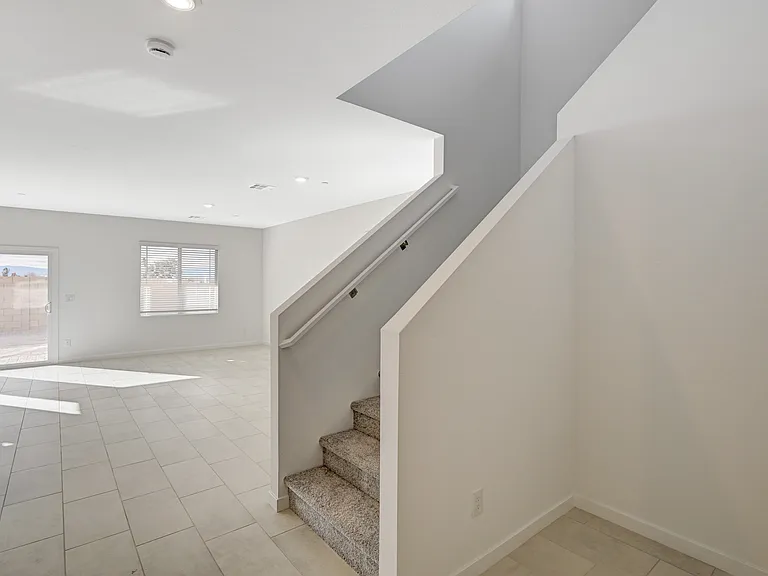485 Daphne Ter — Photo 16