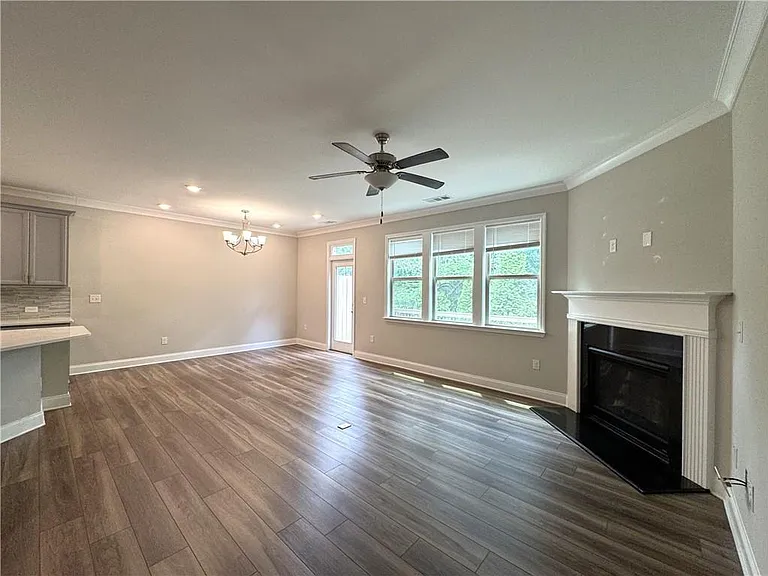 1468 Edgebrook Ct NE — Photo 6
