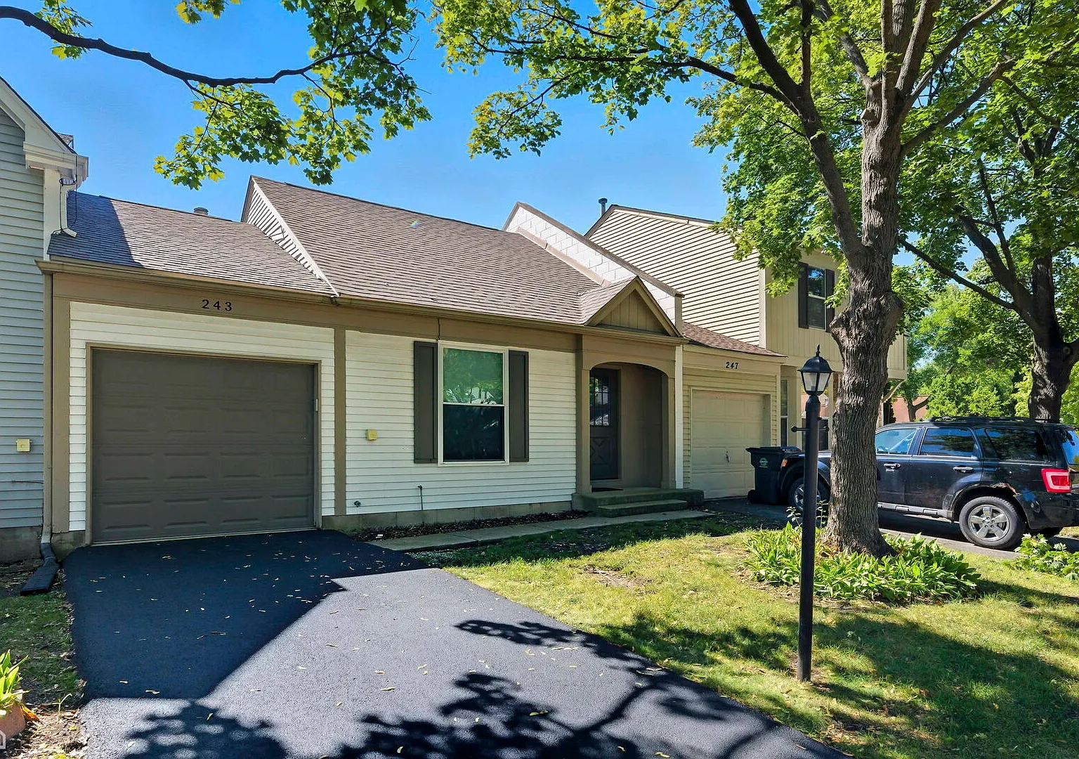 2 bed, 1.5 bath, 1666 sqft, $2,300 — Photo 1