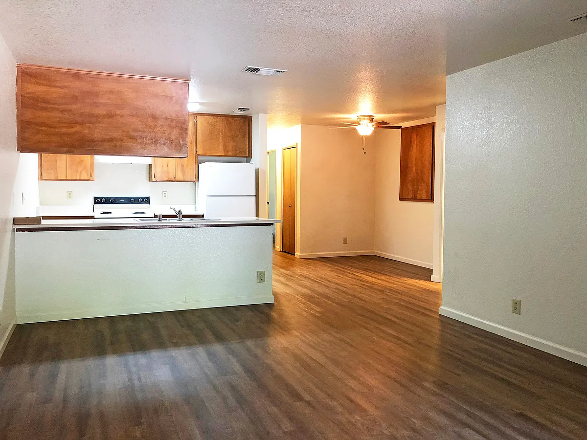 Building Photo - 1212 W Sacramento Ave #11