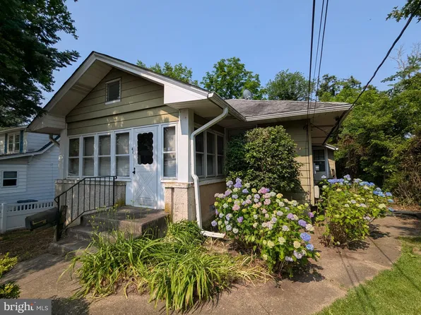48 S Clinton Ave, Maple Shade, NJ 08052