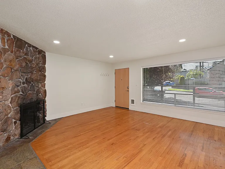 6506 4th Avenue NE — Photo 3