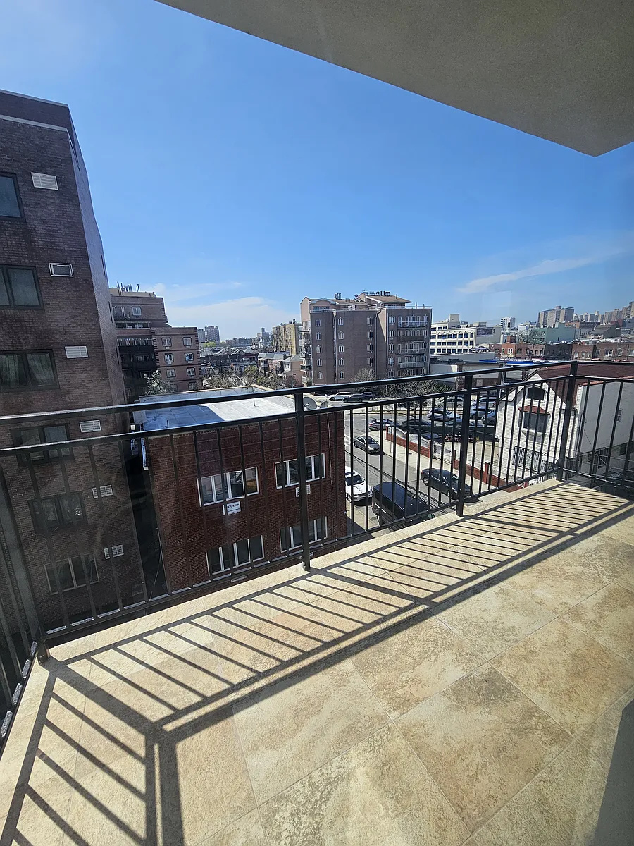 Building Photo - 1102 Banner Ave #4A