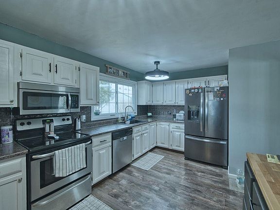 3rd image of 329 Wyandotte Rd