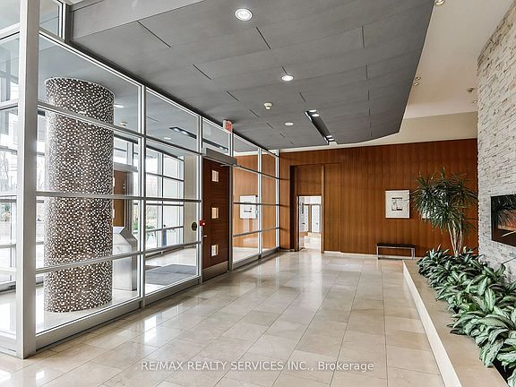 3rd image of 220 Burnhamthorpe Rd W #2008