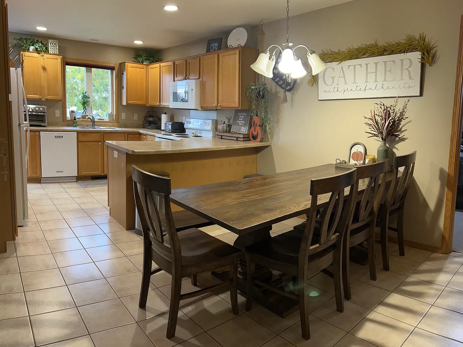 5 bed, 2404 sqft, $2,900 — Photo 1