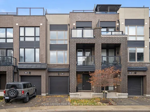 3076 Cascade Cmn, Oakville, ON L6H 0R7