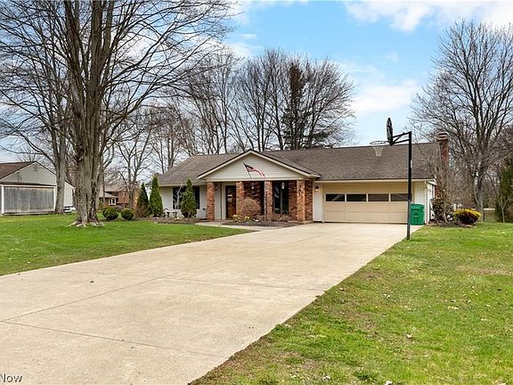 2nd image of 391 Kathleen Dr