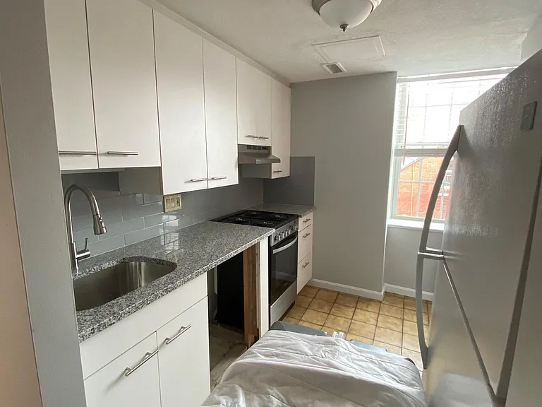 12 Parmenter St #4R — Photo 15
