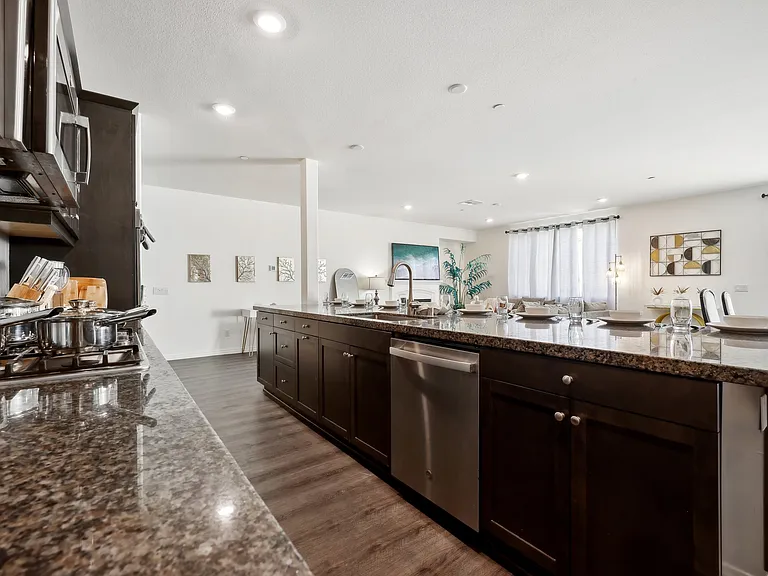 Convenient kitchen equipped with a dishwasher for hassle-free cleanup!
