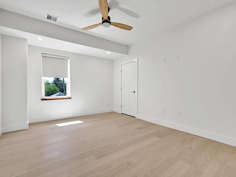 132 E Market St #204 — Photo 8