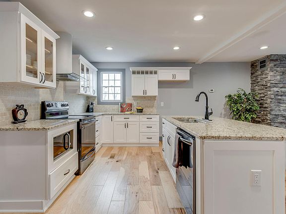 4th image of 22 Peachtree St