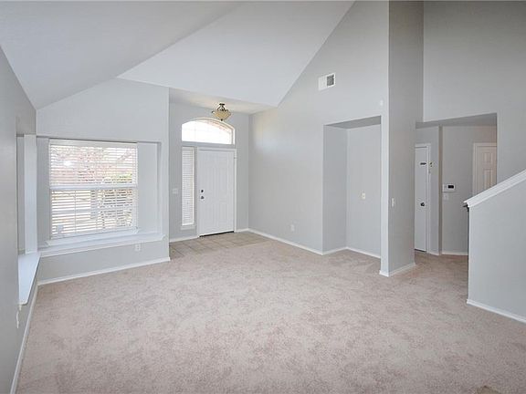 3rd image of 2209 Oleander Way
