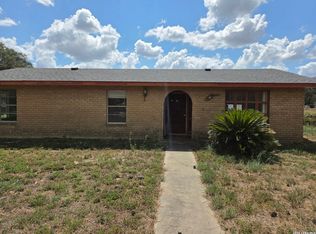 10 Karen Ln, Poteet, TX 78065