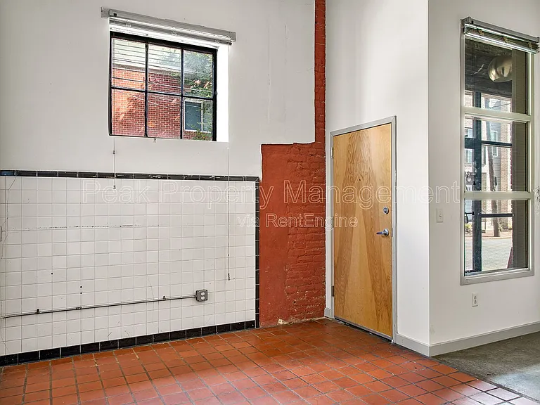 7 E Jackson St — Photo 43
