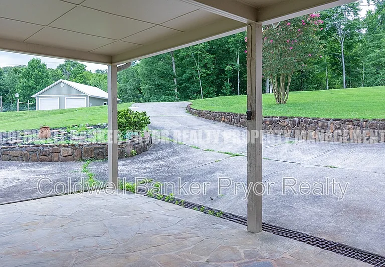 165 Lakeshore Ct — Photo 42