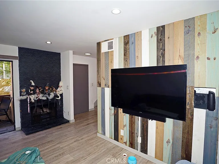 18954 Sherman Way #3 — Photo 6