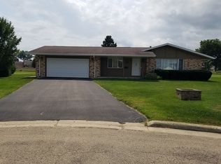10 Linden Cir, Lena, IL 61048