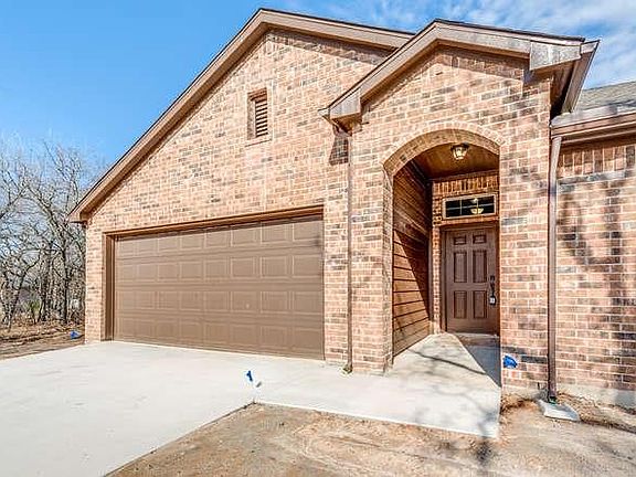 3rd image of 201 Shady Oaks Dr