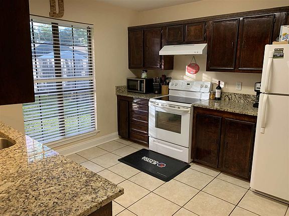 3rd image of 429 Woodfield Blvd