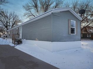 1626 10th St N, Wahpeton, ND 58075