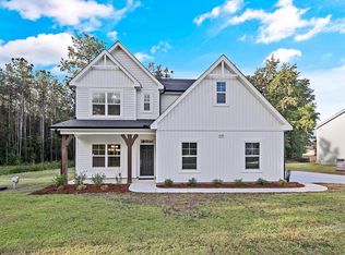6938 Running Fox Rd, Hope Mills, NC 28348