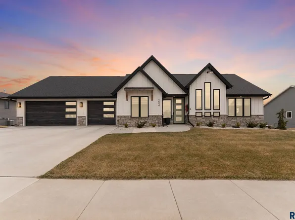 204 N Piper Dr, Sioux Falls, SD 57110