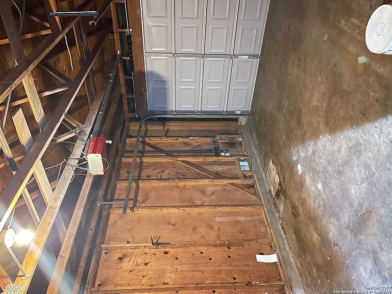 9007 Yett Ave — Photo 8