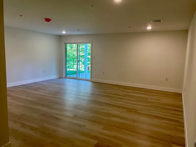 40 Longfellow Dr — Photo 24