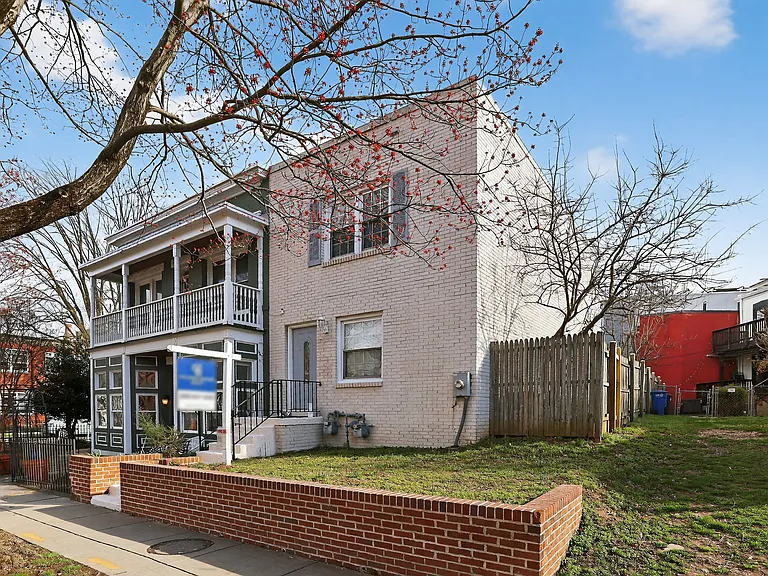 1353 C St SE — Photo 1