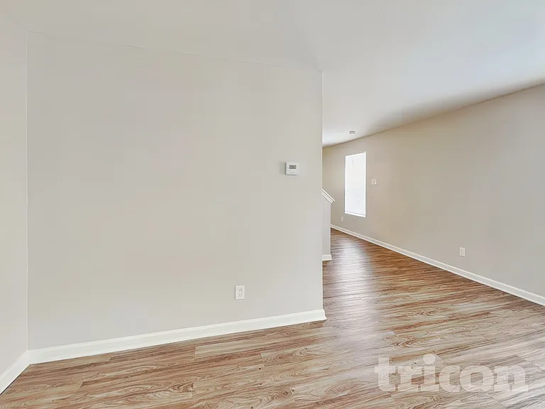 7242 Fox Point Dr — Photo 4