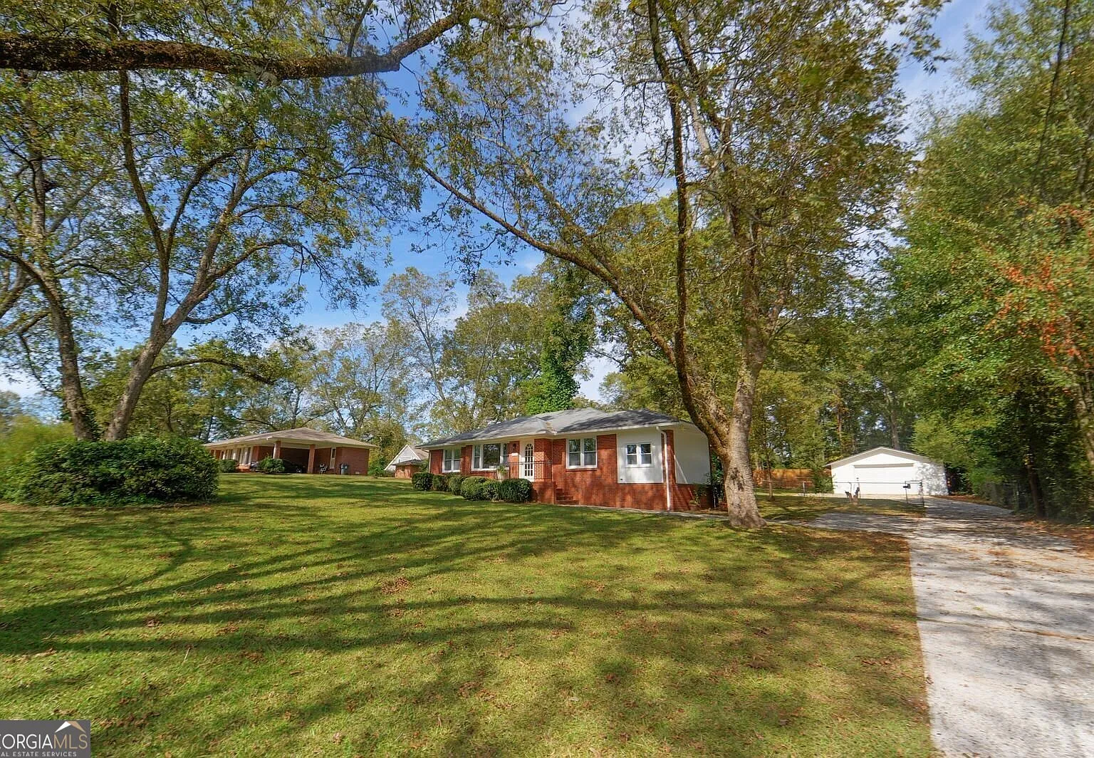 3 bed, 2.0 bath, 1334 sqft, $3,495 — Photo 2