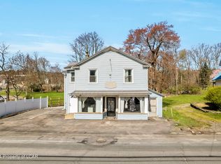 1004 Lower Demunds Rd, Dallas, PA 18612