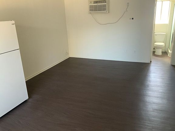 3rd image of 321 S Hobart Blvd #305-1/2