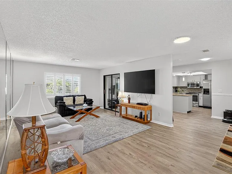 2221 Ivan Ct — Photo 6