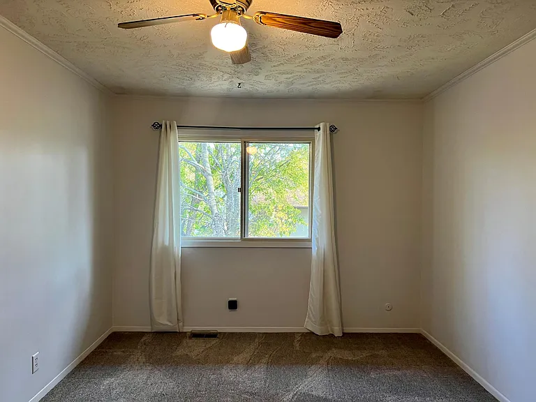 5044 Southwood Cir — Photo 8