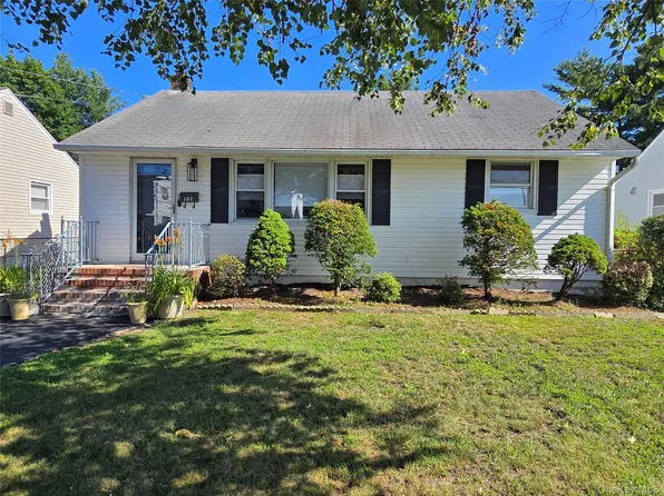 107 Nevada Street, Hicksville, NY 11801