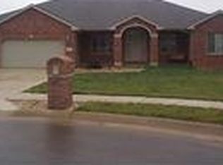 2205 Samantha Dr, Dubuque, IA 52002