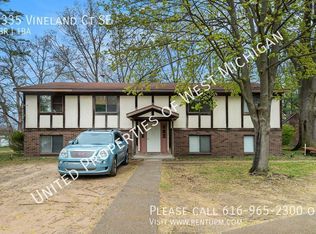 1335 Vineland Ct SE, Grand Rapids, MI 49508