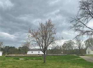 1090 Beau Rivage Dr, Madison, GA 30650