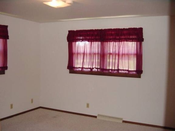 Bedroom w/Dbl Closets