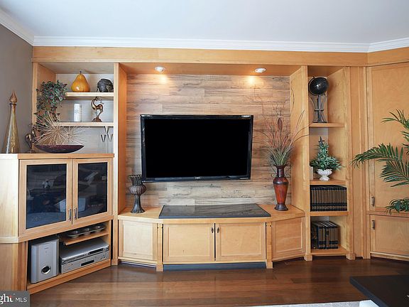4th image of 2106 Geneva Pl