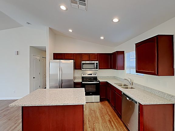 5th image of 1354 E Leslie Ave