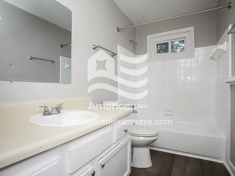 748940_012_bathroom_13.jpg