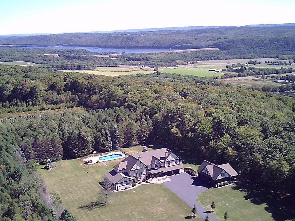 2nd image of 807 Overlook Dr
