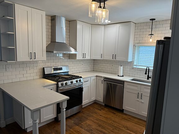 4th image of 5707 W Giddings St #1